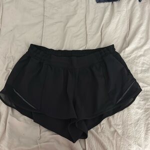 Lululemon hotty hot 2.5 inch shorts